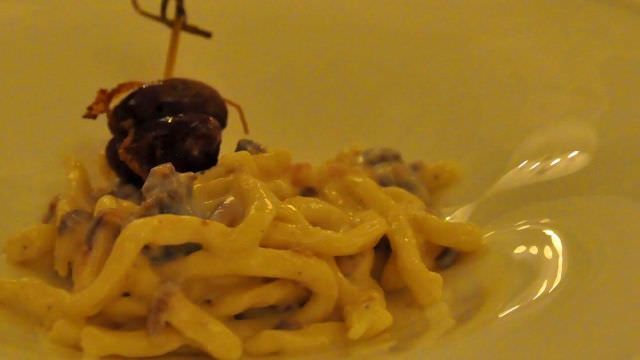 We will make tagliatelle with truffle from scratch during our cooking classes in Norcia and Umbria. 